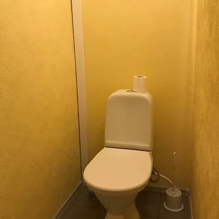 Kunderi Base Πανσιόν